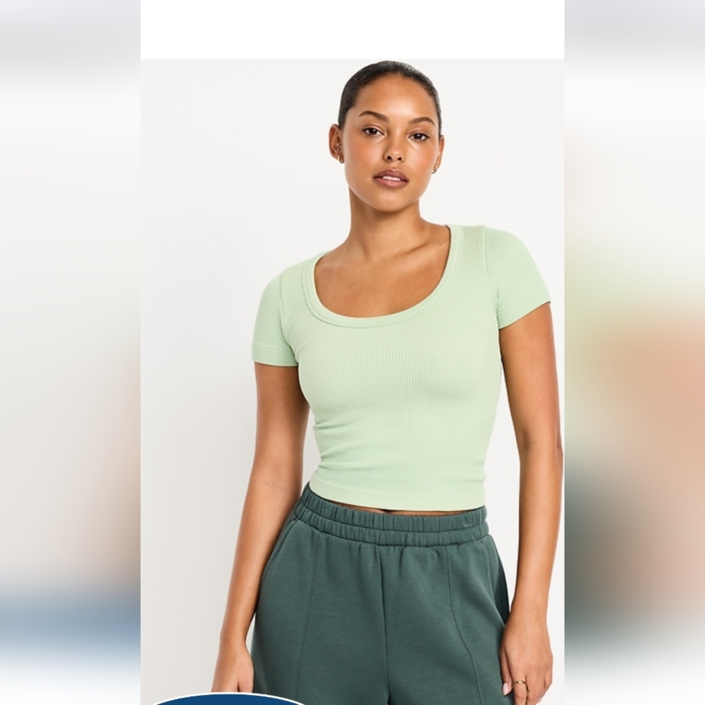 Light green top lots of stretch can fit XL-3X